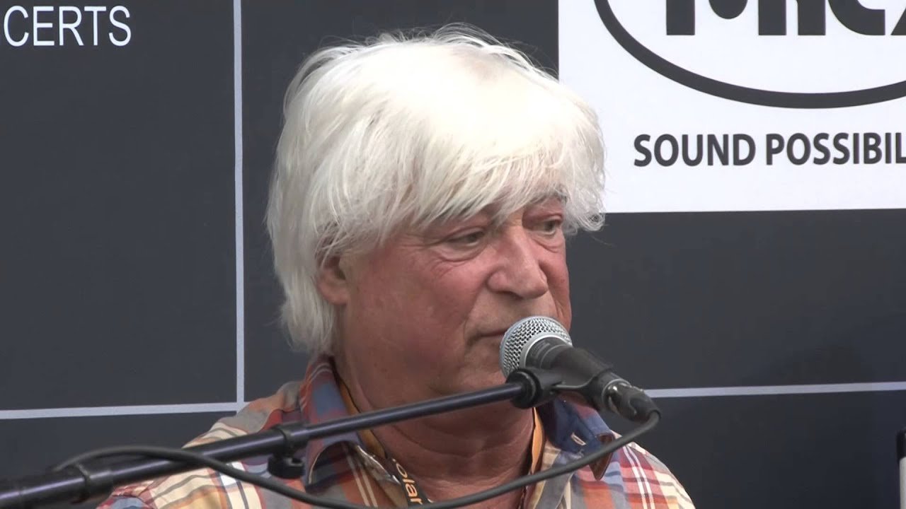 Billy Cross at the Copenhagen Guitar Show 2015 Billy Cross at the Copenhagen Guitar Show 2015