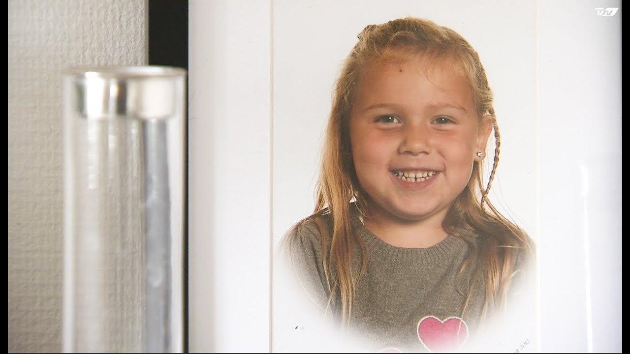 9-årige Bell blev dræbt af sin psykisk syge mor 9-årige Bell blev dræbt af sin psykisk syge mor