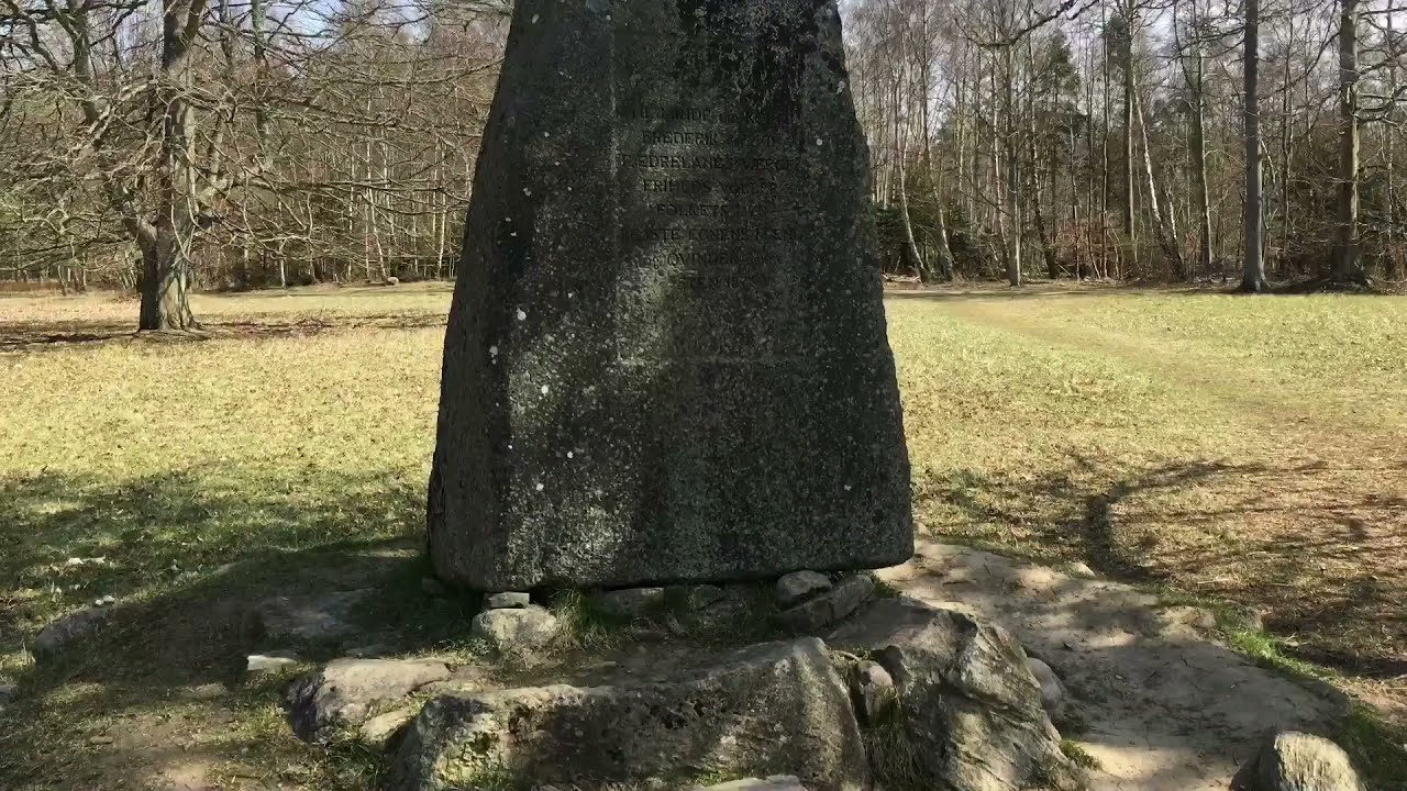 Mindesten for Kong Frederik den VII | Frederiksværk | Helsinge | Danmark