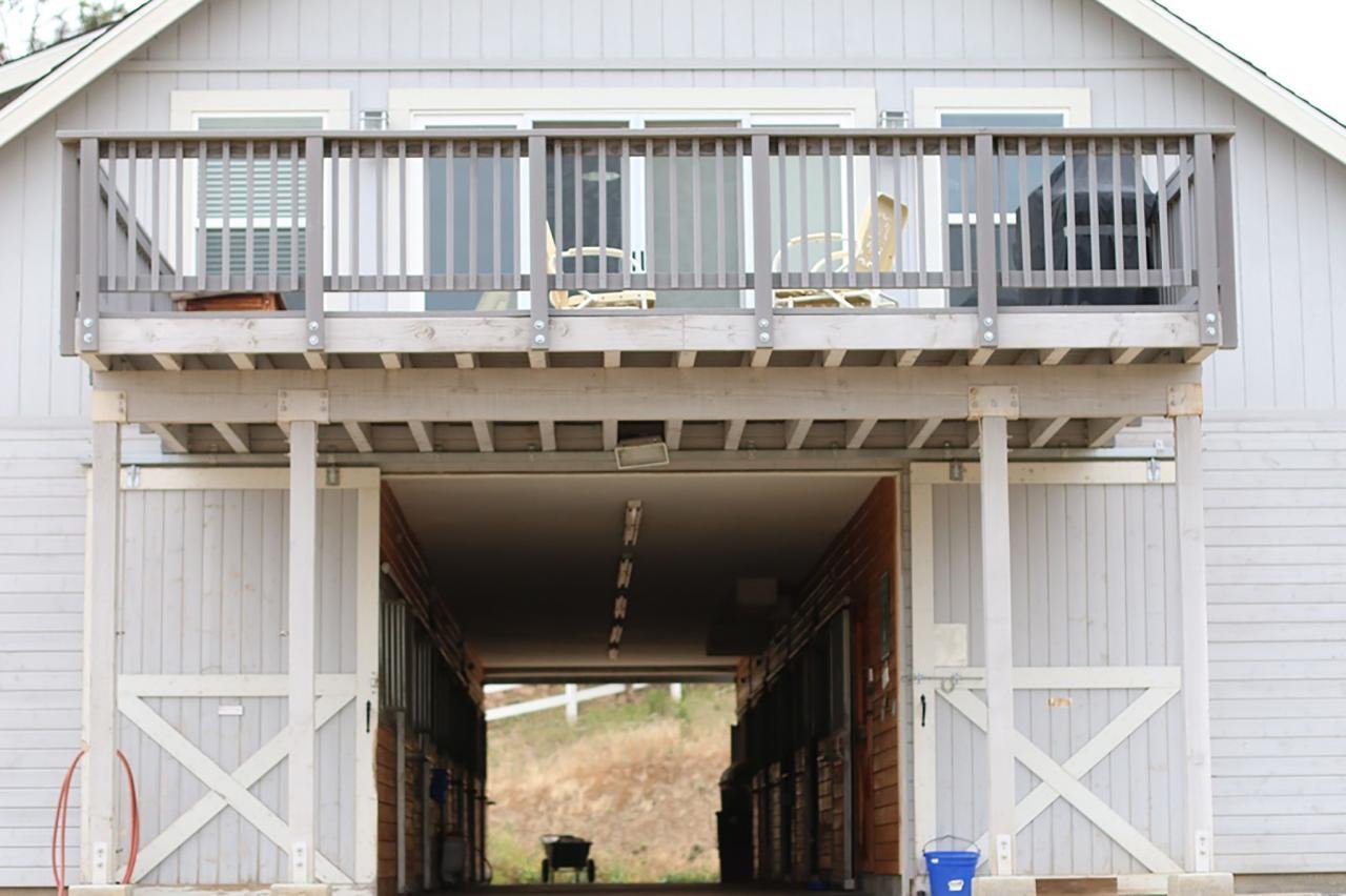 12-Stall Barn Is Now the Most Beautiful Country Home - Converted Barn Renovation 12-Stall Barn Is Now The Most Beautiful Country Home - Converted Barn Renovation