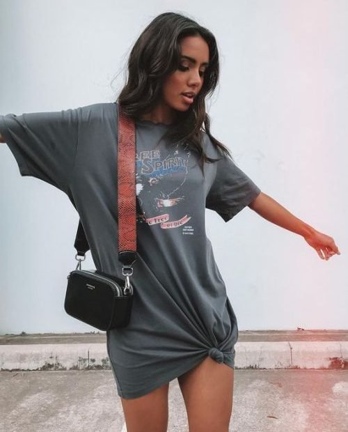 25 Perfect Oversized Tshirt Outfits You'Ll Adore - Society19 | Tshirt  Outfits, Tshirt Dress Outfit, Oversize Tshirt Outfits