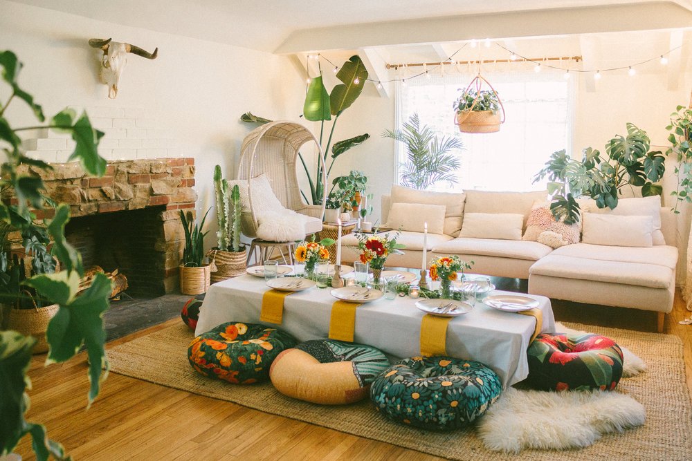 How To Style a Fun Floor-Seated Friendsgiving — black & blooms How To Style A Fun Floor-Seated Friendsgiving — Black & Blooms