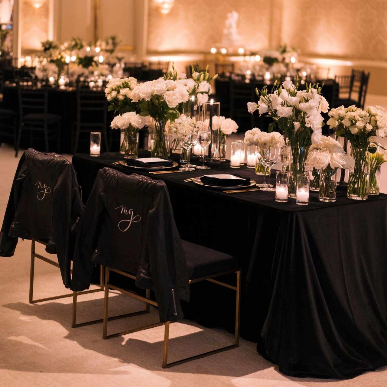 26 Ways to Use Black and Dark Details in Your Wedding Décor 26 Ways To Use Black And Dark Details In Your Wedding Décor
