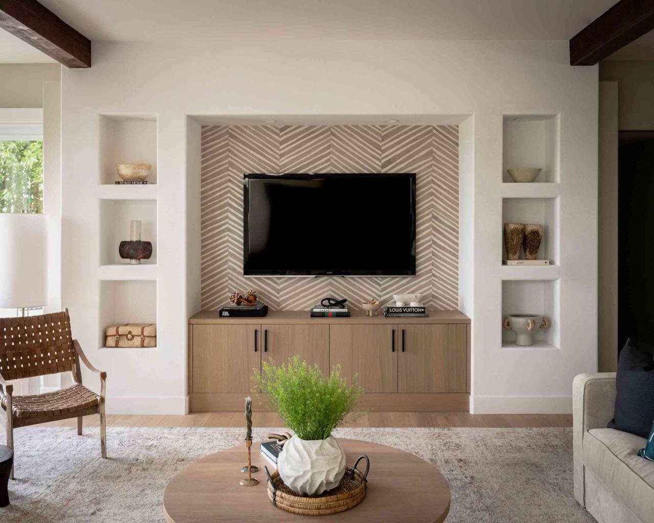 21 Small Living Rooms With TVs That Actually Look Good 21 Small Living Rooms With Tvs That Actually Look Good