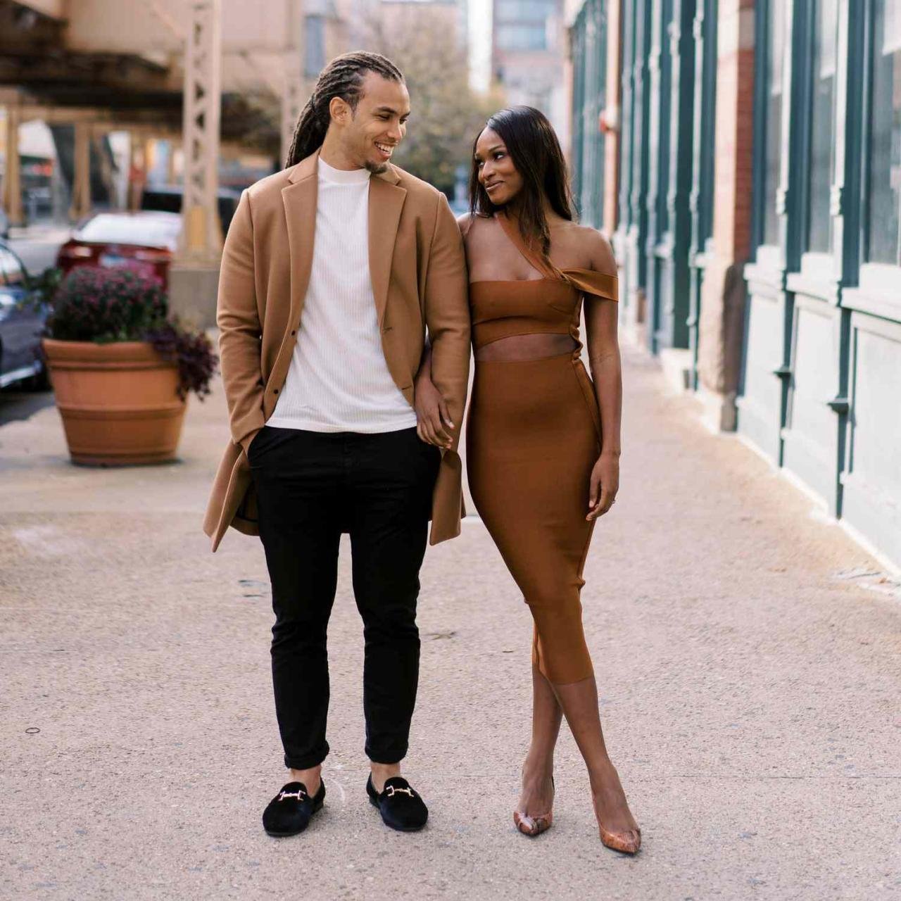 24 Best Fall Engagement Photo Outfits of 2023 24 Best Fall Engagement Photo Outfits Of 2023