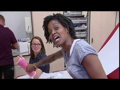 Hoe wordt gips om een gebroken arm of been gedaan? | Doen Ze Dat Zo?