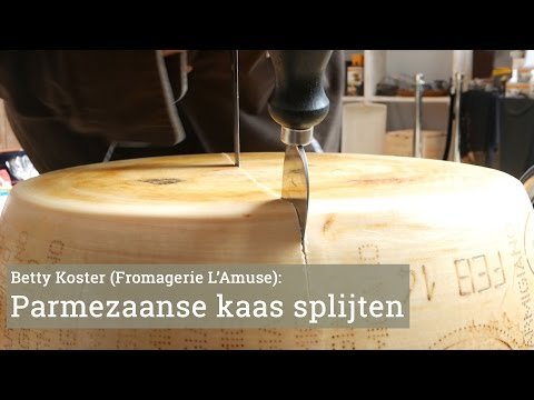 Hoe splijt je een hele Parmezaanse kaas? Hoe splijt je een hele Parmezaanse kaas?